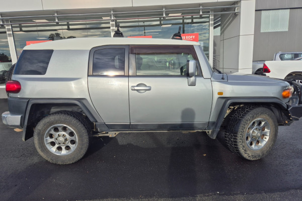 2012 MY13 Toyota FJ Cruiser GSJ15R  SUV Image 13