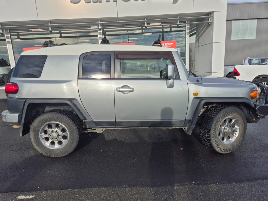 2012 MY13 Toyota FJ Cruiser GSJ15R  SUV Image 13