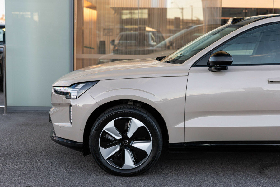 2025 Volvo EX90  Plus Twin Motor SUV Image 9