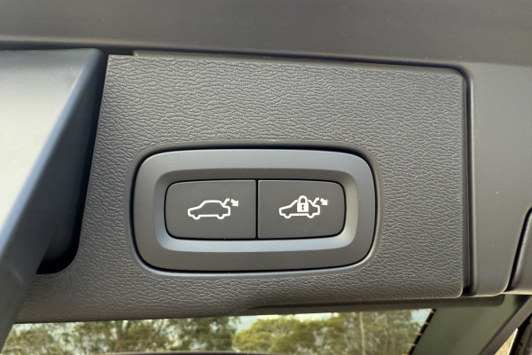2025 MY26 Volvo XC60 UZ Plus T8 Plug-in Hybrid Dark SUV Image 25