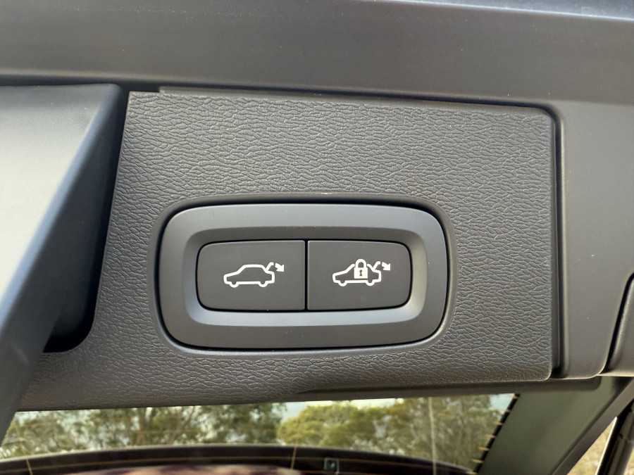 2025 MY26 Volvo XC60 UZ Plus T8 Plug-in Hybrid Dark SUV Image 25