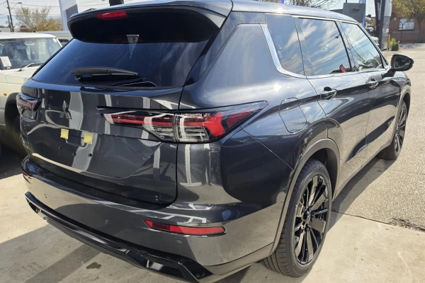 2026 Mitsubishi Outlander ZM Black Edition SUV Image 8