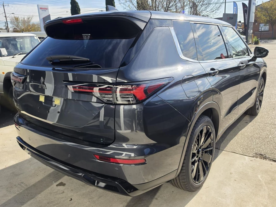 2026 Mitsubishi Outlander ZM Black Edition SUV Image 8