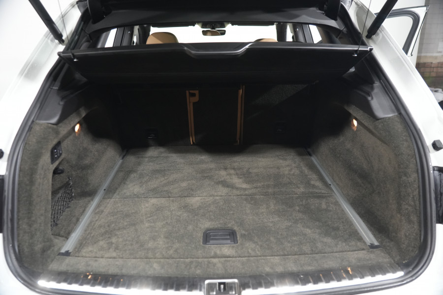 2016 Bentley Bentayga SUV Image 31