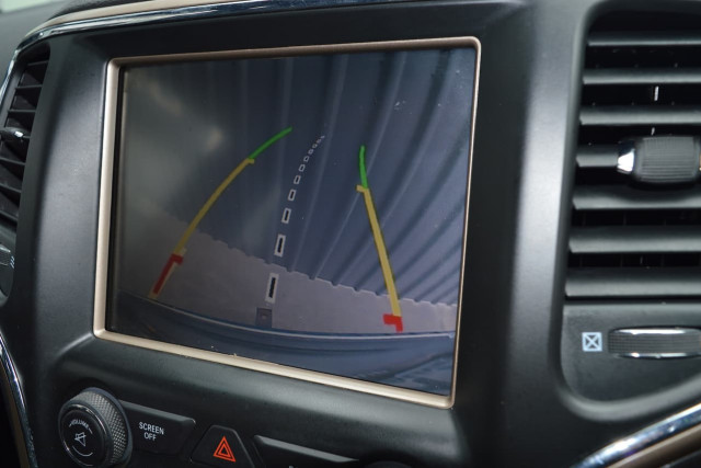 2014 Jeep Grand Cherokee Limited 14 of 27