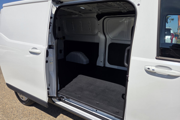 2026 LDV Deliver 7 Van Image 9