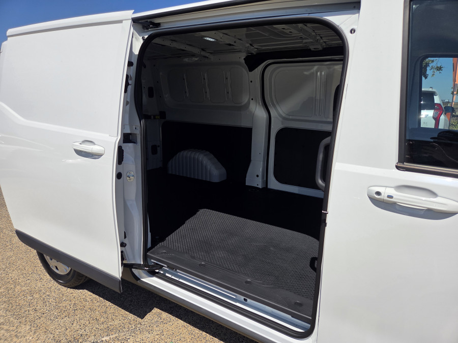 2026 LDV Deliver 7 Van Image 9