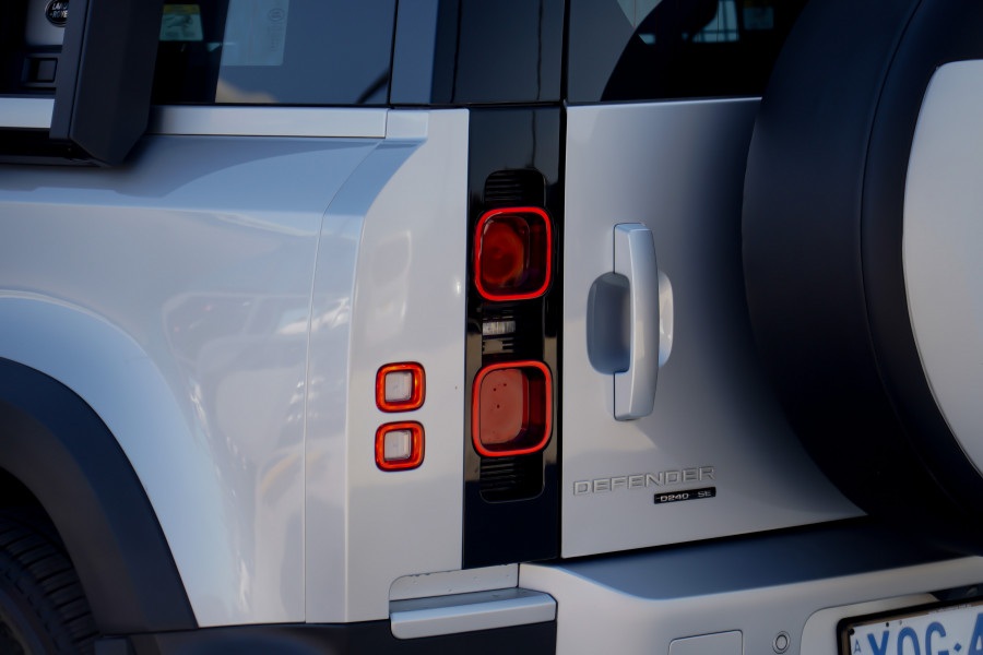 2020 Land Rover Defender L663 SE Wagon Image 10