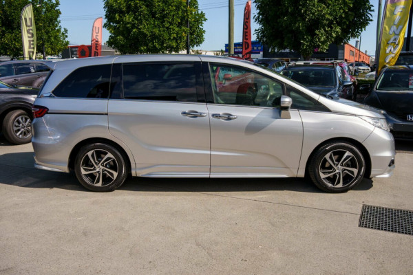 2017 Honda Odyssey 5th Gen VTi-L Wagon Image 4