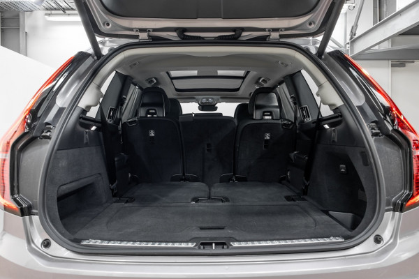 2025 Volvo XC90 L Series Ultra B5 Bright SUV Image 8