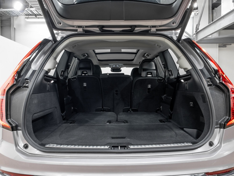 2025 Volvo XC90 L Series Ultra B5 Bright SUV Image 8