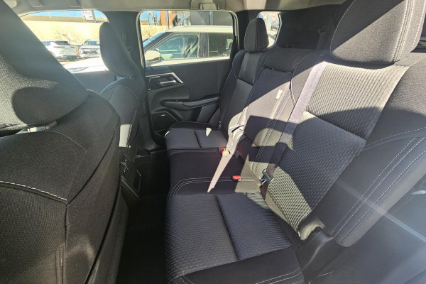 2025 Mitsubishi Outlander ZM LS SUV Image 11