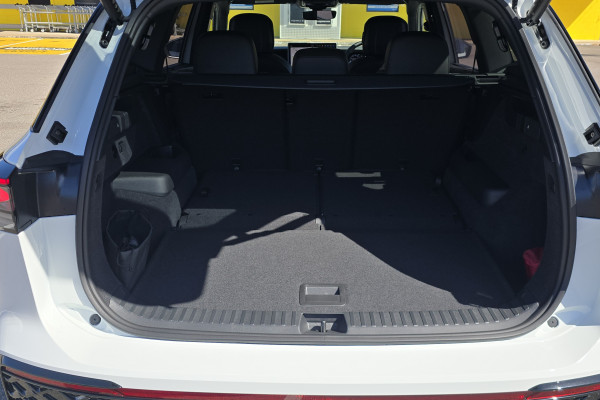 2025 MY26 Volkswagen Tayron R4 195TSI R-Line SUV Image 10