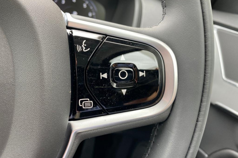 2020 Volvo XC90 L Series T6 Momentum Suv Image 8