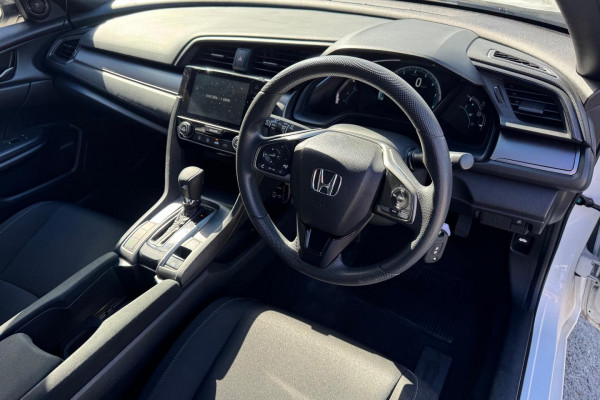 2018 Honda Civic 10th Gen VTi Hatch Image 14
