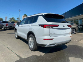 2024 Mitsubishi Outlander ZM LS SUV image 6