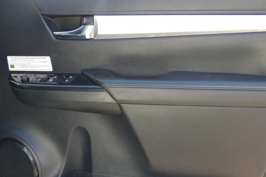 2021 Toyota HiLux GUN126R SR5 + PREMIUM INTERIOR 4X4 Ute Image 20