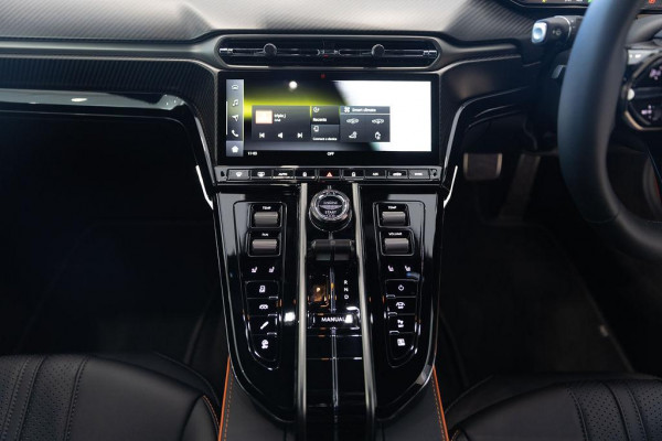2025 MY26 Aston Martin Vantage   Coupe Image 17