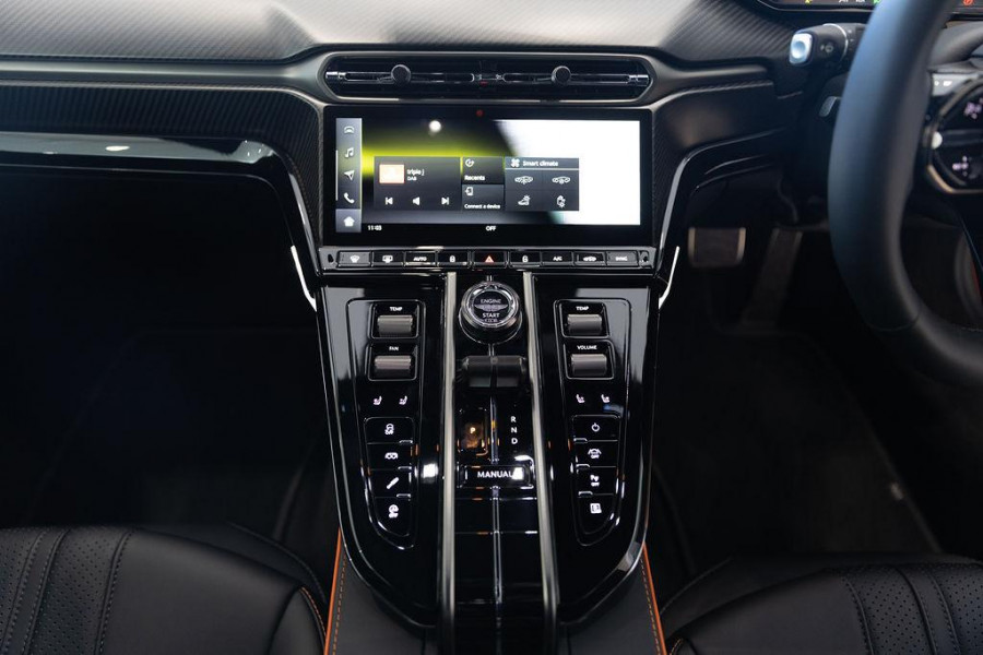 2025 MY26 Aston Martin Vantage   Coupe Image 17