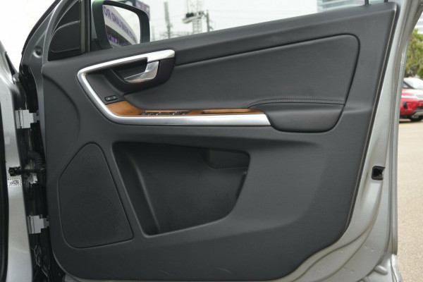 2015 Volvo XC60 LUXURY Suv Image 5