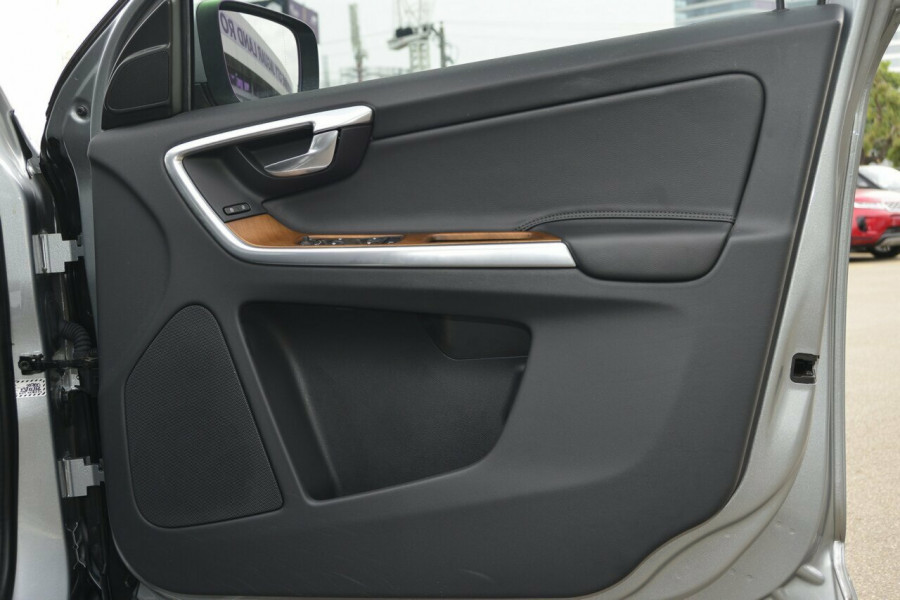 2015 Volvo XC60 LUXURY Suv Image 5