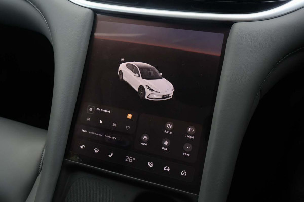 2025 MG IM5 P12L Premium Hatch Image 12