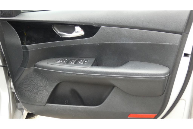 2020 MY21 Kia Cerato BD MY21 SPORT+ SAFETY PACK Hatch Image 14