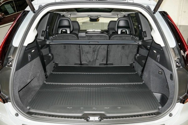 2026 Volvo XC90 L Series Ultra B5 Dark SUV Image 19