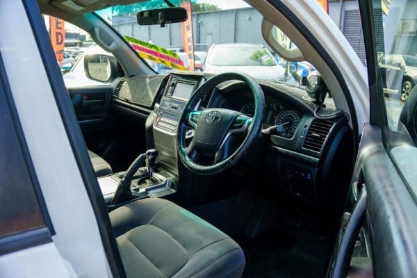 2016 Toyota LandCruiser VDJ200R GXL SUV Image 13