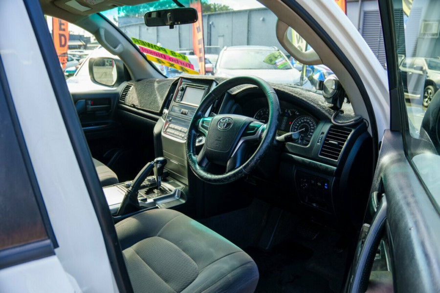 2016 Toyota LandCruiser VDJ200R GXL SUV Image 13
