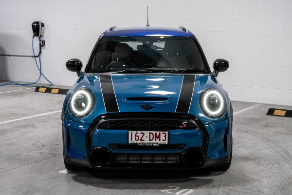 2021 MINI Cooper F55 LCI S Classic Hatch image 4