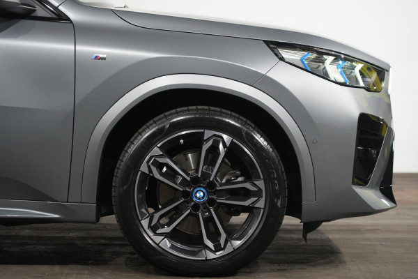 2025 BMW iX2 xDrive30 M Sport SUV Image 5