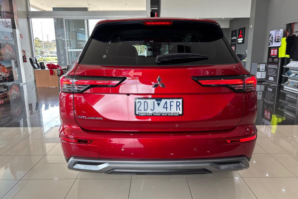 2025 Mitsubishi Outlander ZM LS SUV Image 6