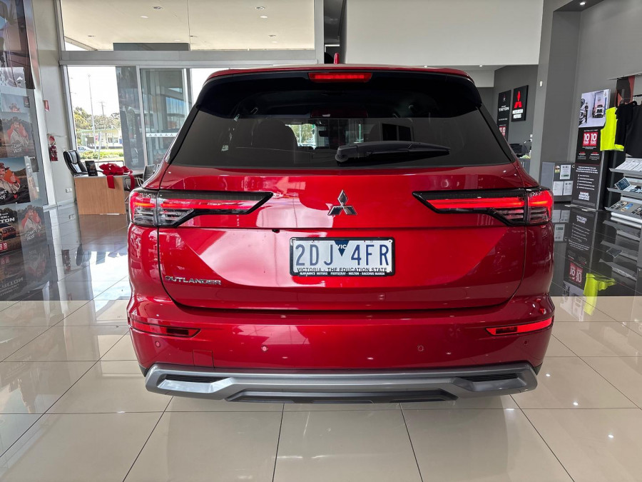 2025 Mitsubishi Outlander ZM LS SUV Image 6