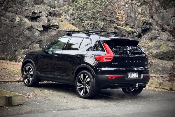 2023 Volvo XC40 XZ Ultimate B5 Dark SUV Image 8