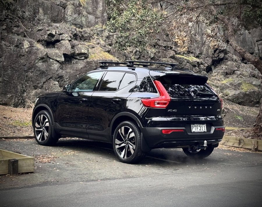 2023 Volvo XC40 XZ Ultimate B5 Dark SUV Image 8