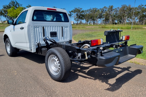 2025 Isuzu D-MAX SX High Ride Cab Chassis Image 5