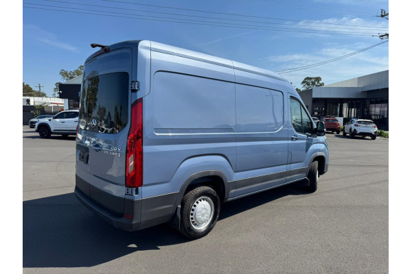 2023 LDV Deliver 9  11-Seat Bus