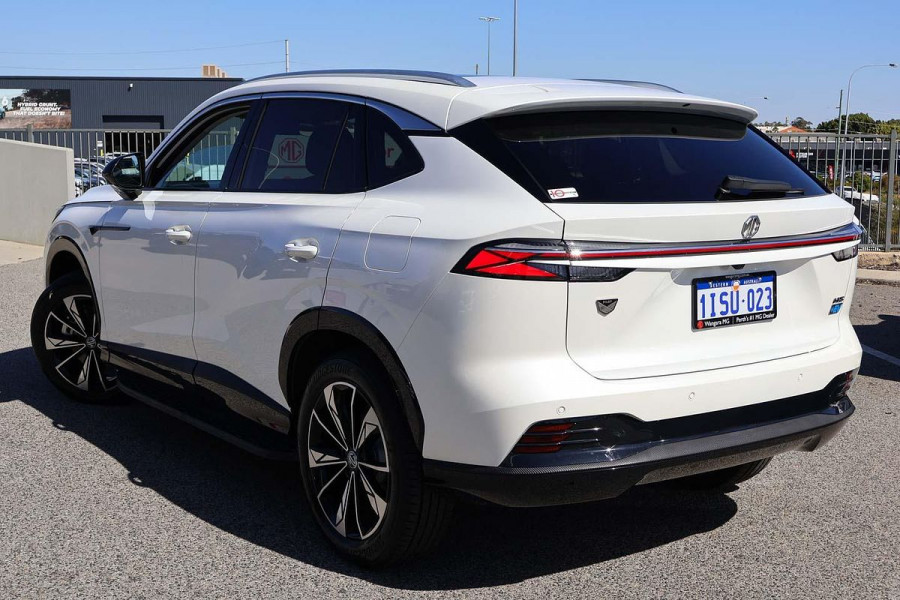 2025 MG HS AS33 Essence Hybrid SUV Image 2