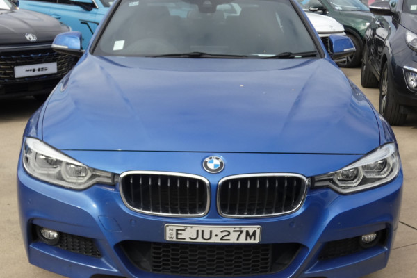 2016 BMW 330i F30 LCI LUXURY LINE Sedan Image 2