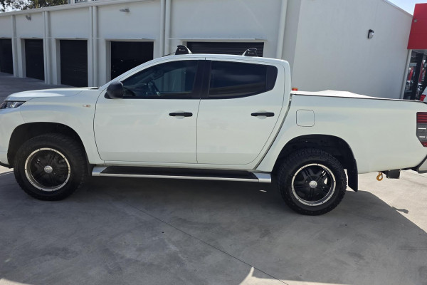 2019 Mitsubishi Triton MR GLX Cab Chassis Image 6