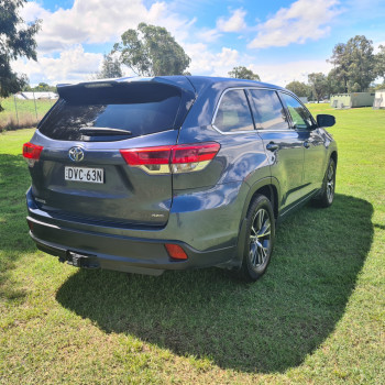 2017 [THIS VEHICLE IS SOLD] image 8