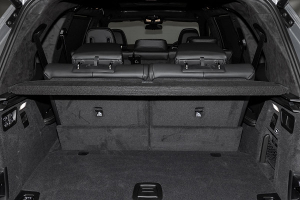 2025 BMW X7 G07 LCI xDrive40i M Sport SUV image 19