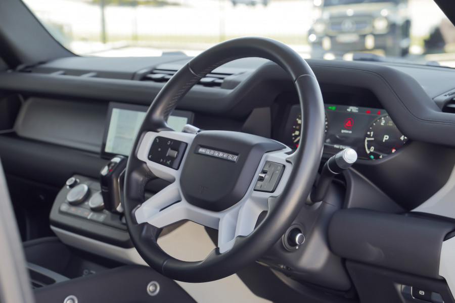 2020 Land Rover Defender L663 SE Wagon Image 33
