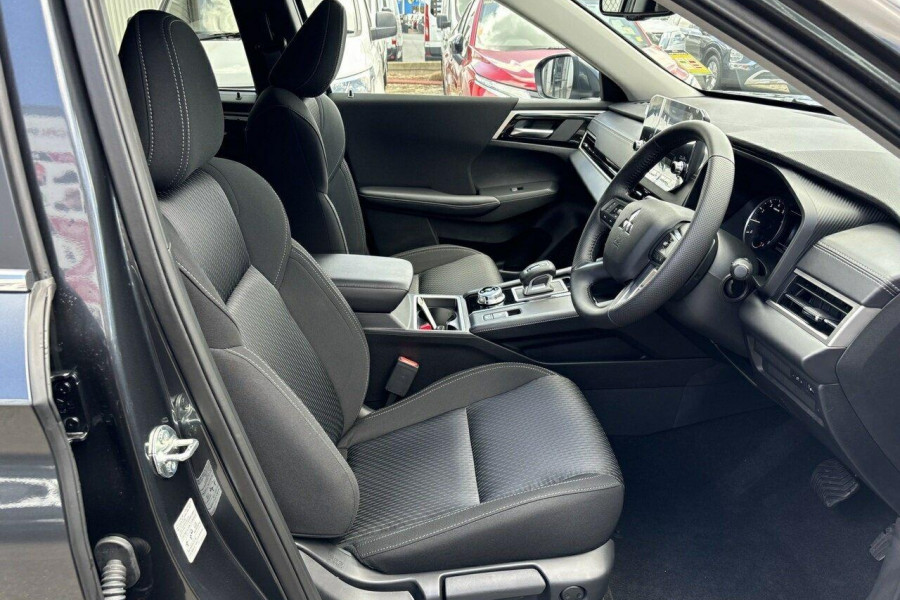2024 Mitsubishi Outlander ZM LS SUV Image 13