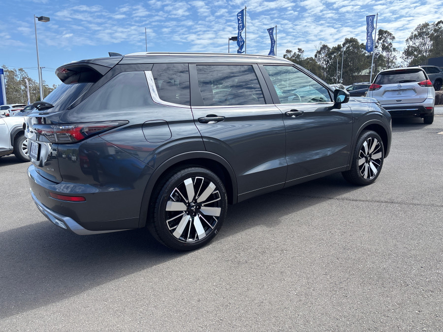 2025 Mitsubishi Outlander ZM Aspire SUV Image 3