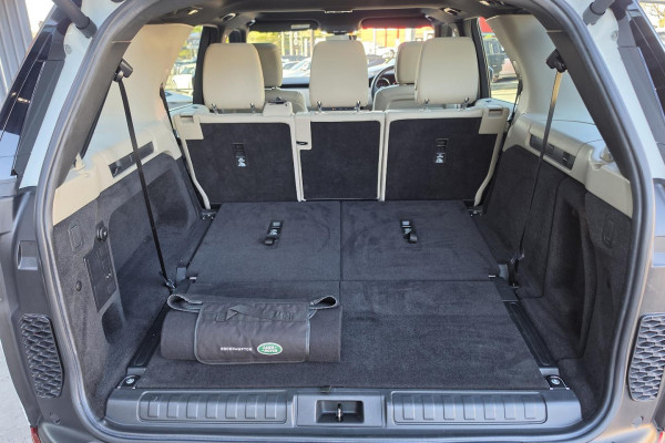 2018 Land Rover Discovery Series 5 SE SUV Image 16