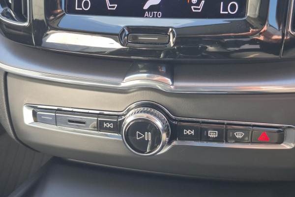 2020 MY21 Volvo XC60 UZ D4 Momentum SUV Image 15