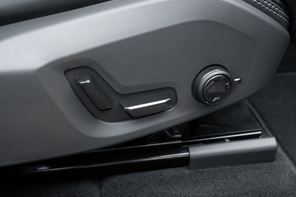 2026 Volvo XC60 UZ Ultra B5 Dark SUV Image 28