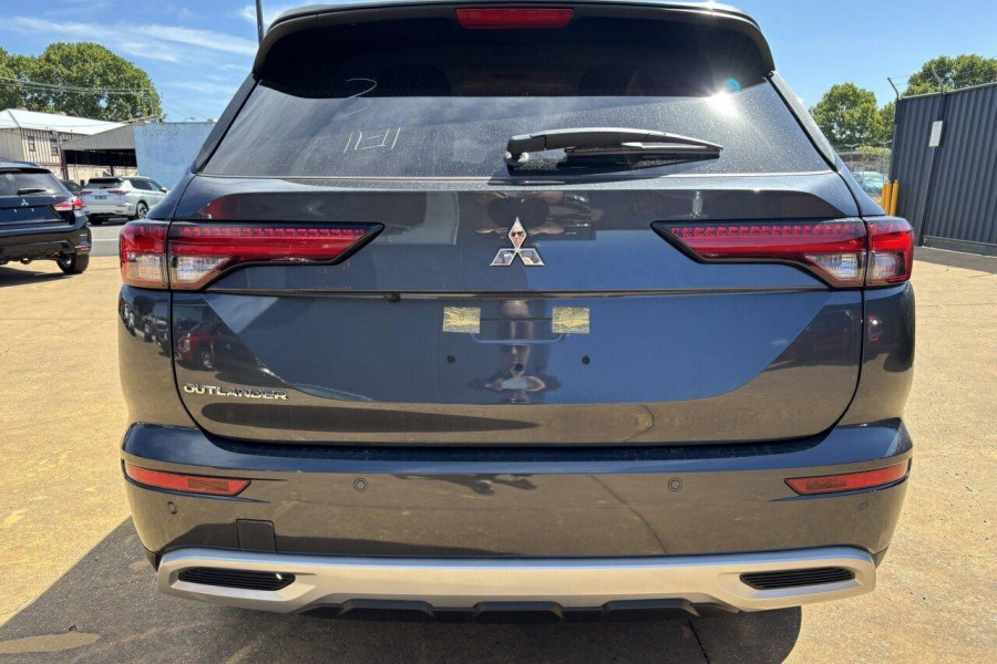 2024 Mitsubishi Outlander ZM LS SUV Image 6